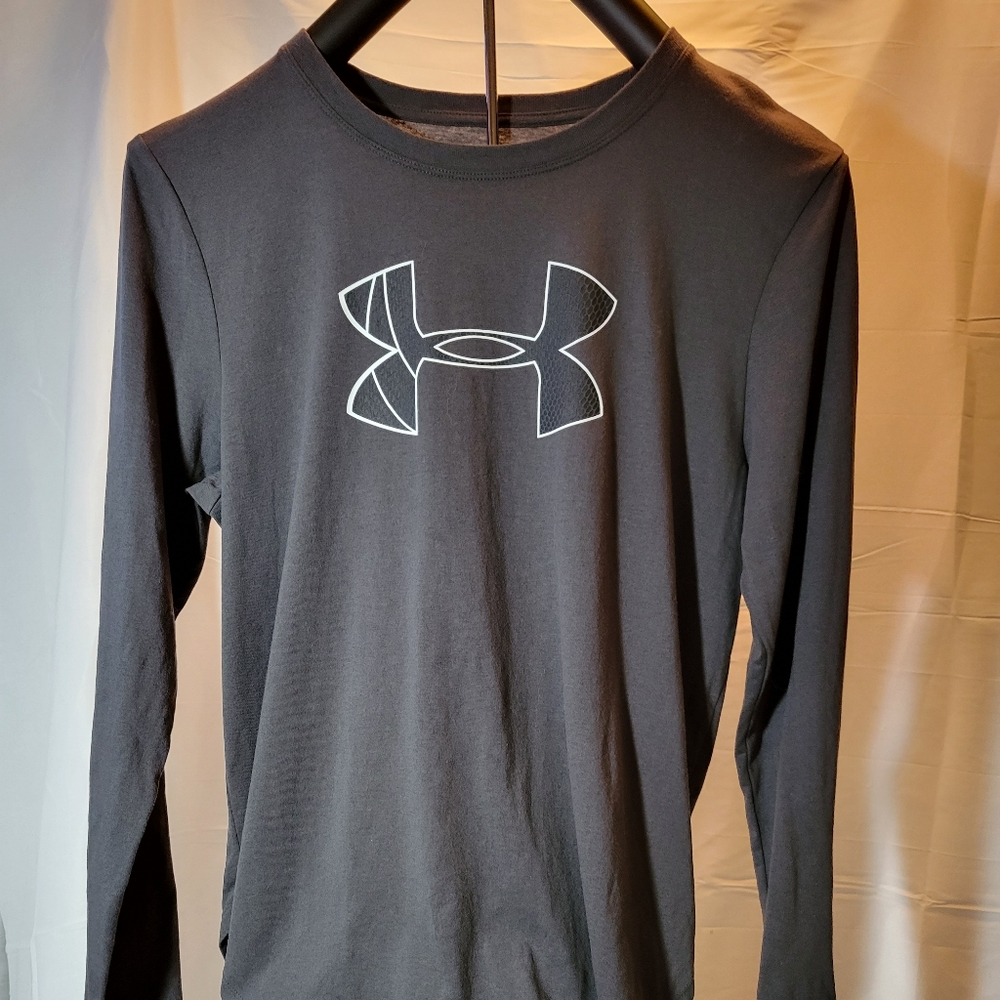 #1320 Under Armour long sleeve tee